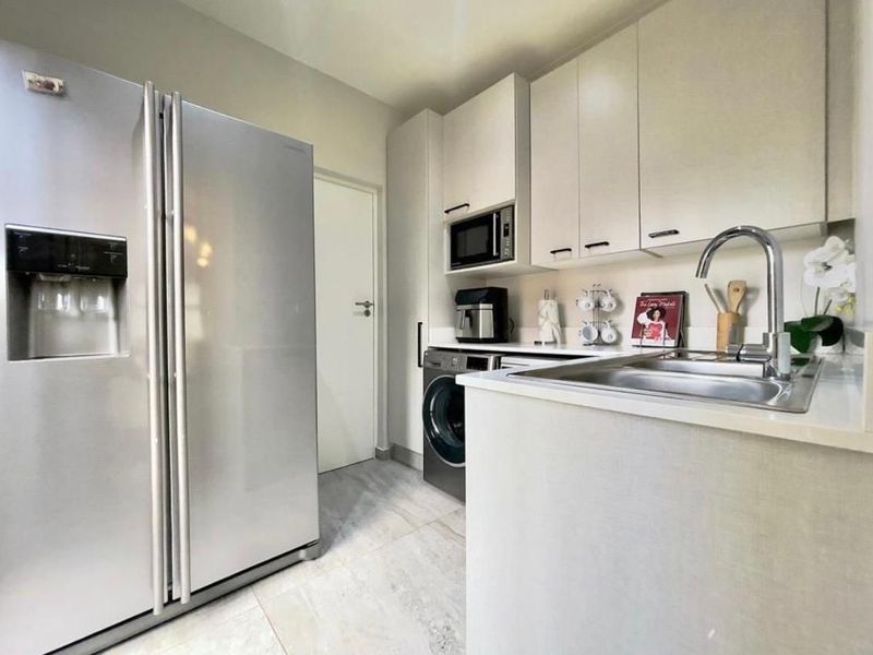 3 bed 2 bath modern family home in Carlswald living space - Photo 7