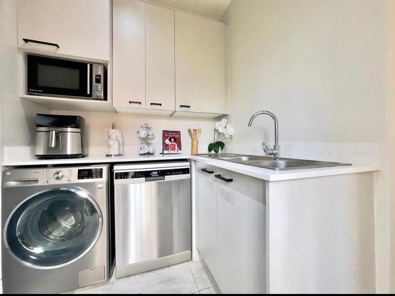 3 bed 2 bath modern family home in Carlswald living space - Photo 6