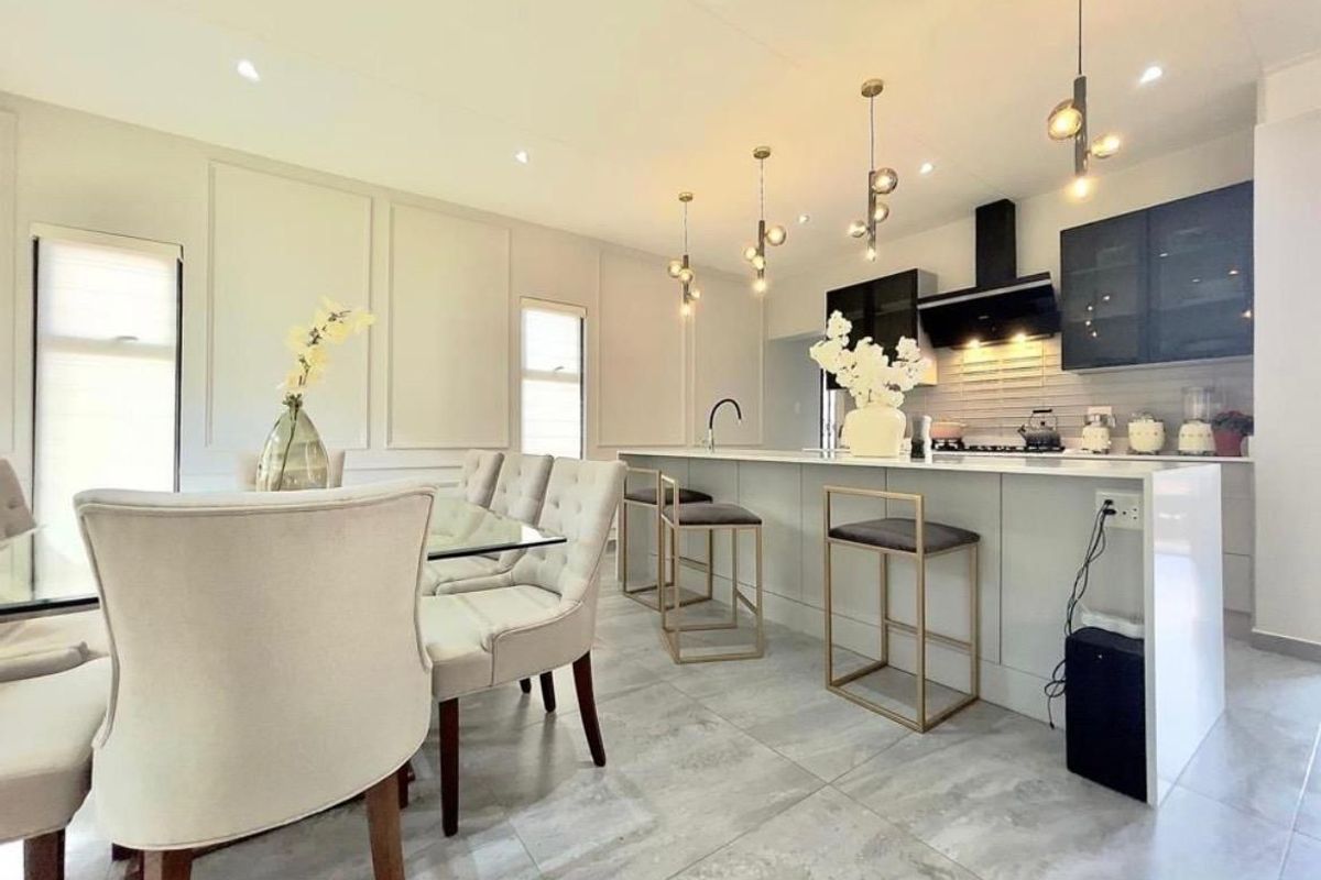 3 bed 2 bath modern family home in Carlswald living space - Photo 3