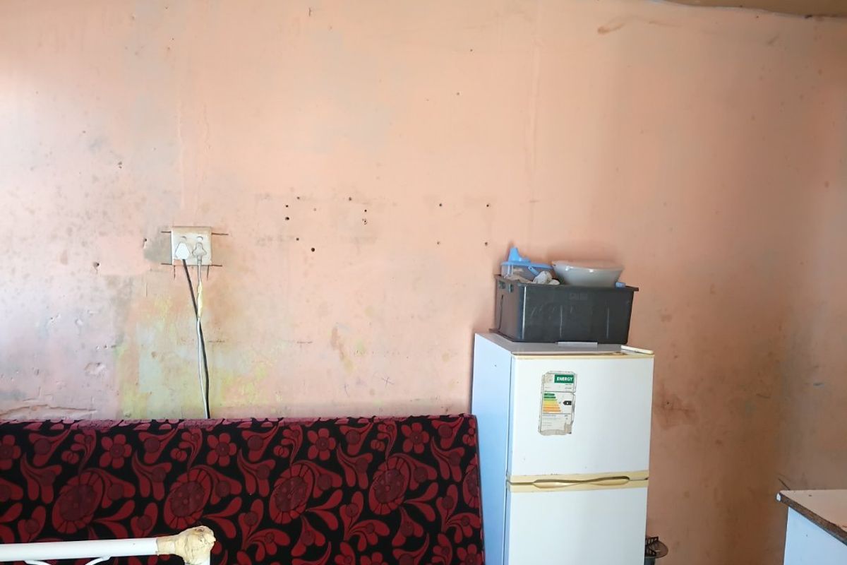 Starter Home - Photo 2