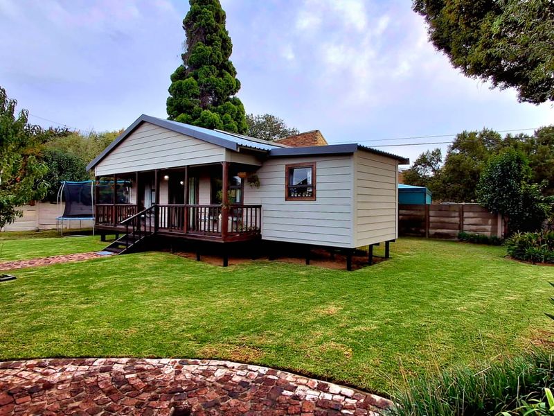 Prime Vaalpark Property – 5-Bedroom Home + Second House & Flat - Photo 4