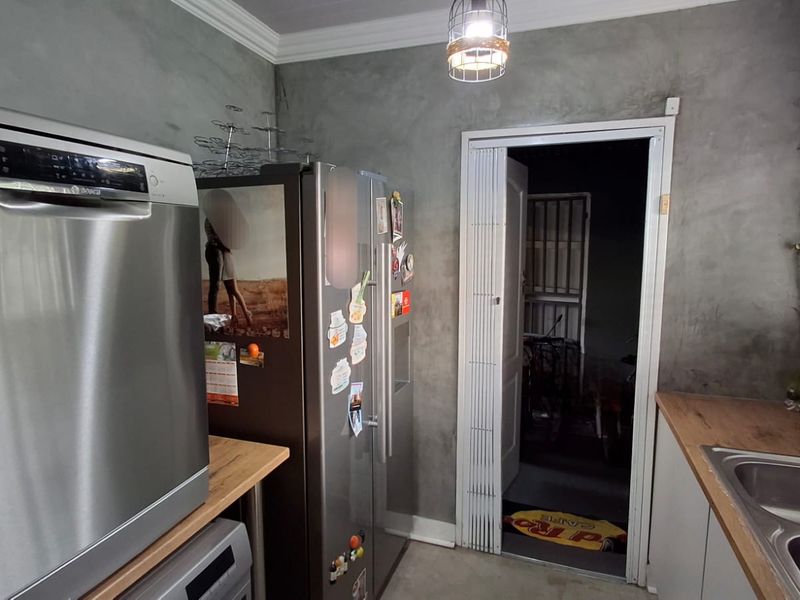 Prime Vaalpark Property – 5-Bedroom Home + Second House & Flat - Photo 8