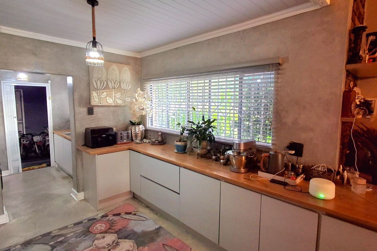 Prime Vaalpark Property – 5-Bedroom Home + Second House & Flat - Photo 3