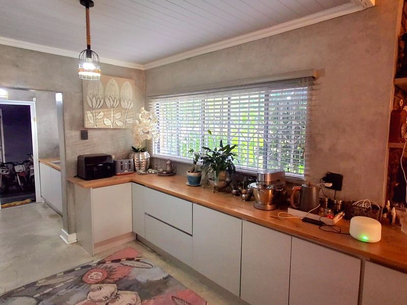 Prime Vaalpark Property – 5-Bedroom Home + Second House & Flat - Photo 3
