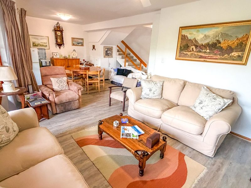 Exclusive Mandate: Clever Lifestyle Comfort and Hidden Practicality Lies Within This Exclusive Corner in Gonubie - Photo 6