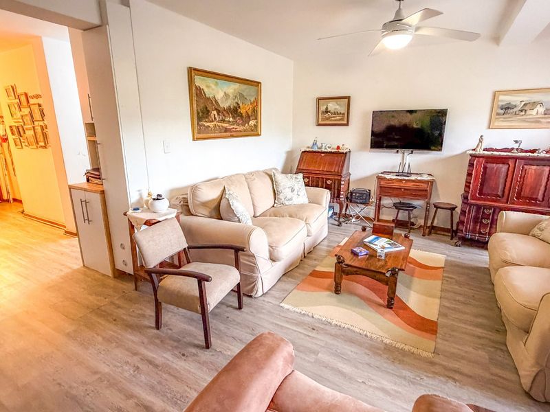 Exclusive Mandate: Clever Lifestyle Comfort and Hidden Practicality Lies Within This Exclusive Corner in Gonubie - Photo 4