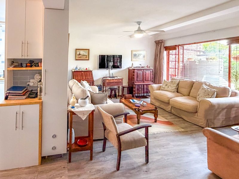 Exclusive Mandate: Clever Lifestyle Comfort and Hidden Practicality Lies Within This Exclusive Corner in Gonubie - Photo 9