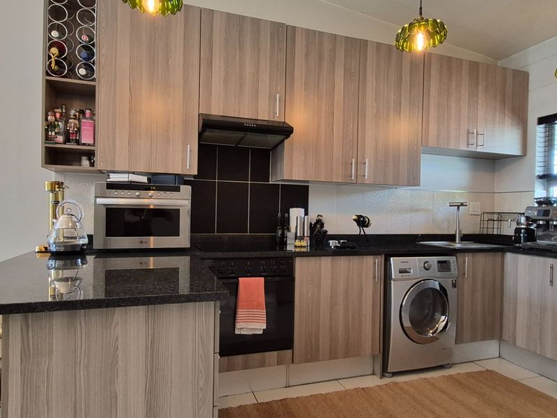 2 bed 2 bath apartment for sale in Morningside - Photo 3