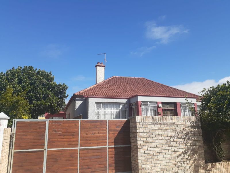 spacious bedroom in house share - Photo 2