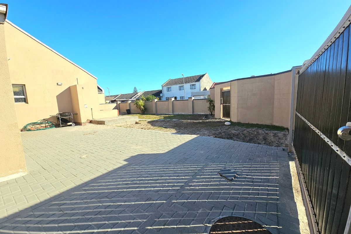 Three bedroom corner property situated on a 385 square metre stand - Photo 2