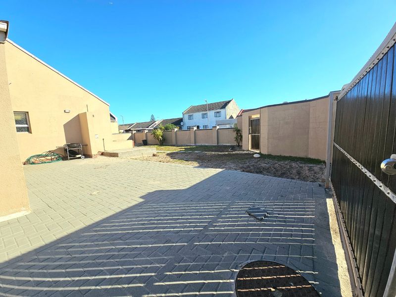 Three bedroom corner property situated on a 385 square metre stand - Photo 2