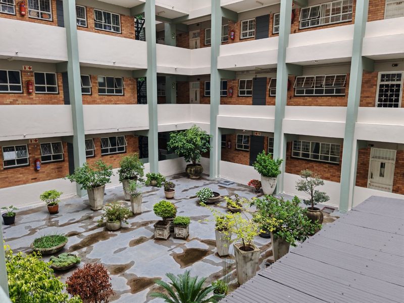 2 Bedroom Apartment in the Heart of Rosebank for Rent. - Photo 2