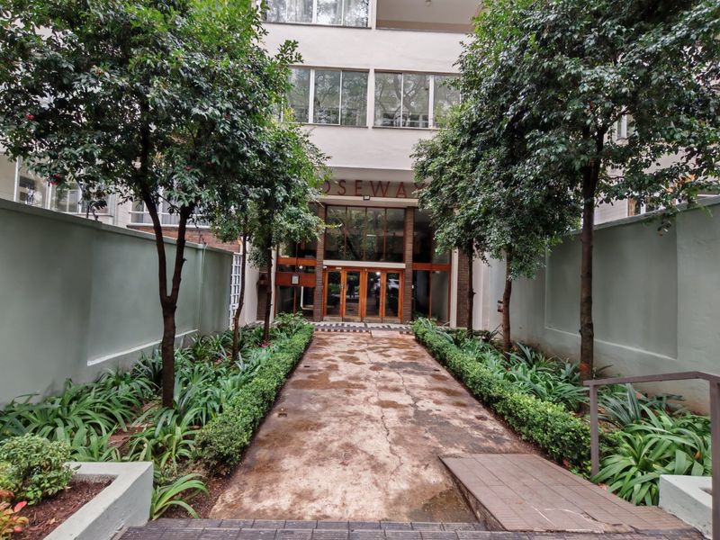2 Bedroom Apartment in the Heart of Rosebank for Rent. - Photo 4