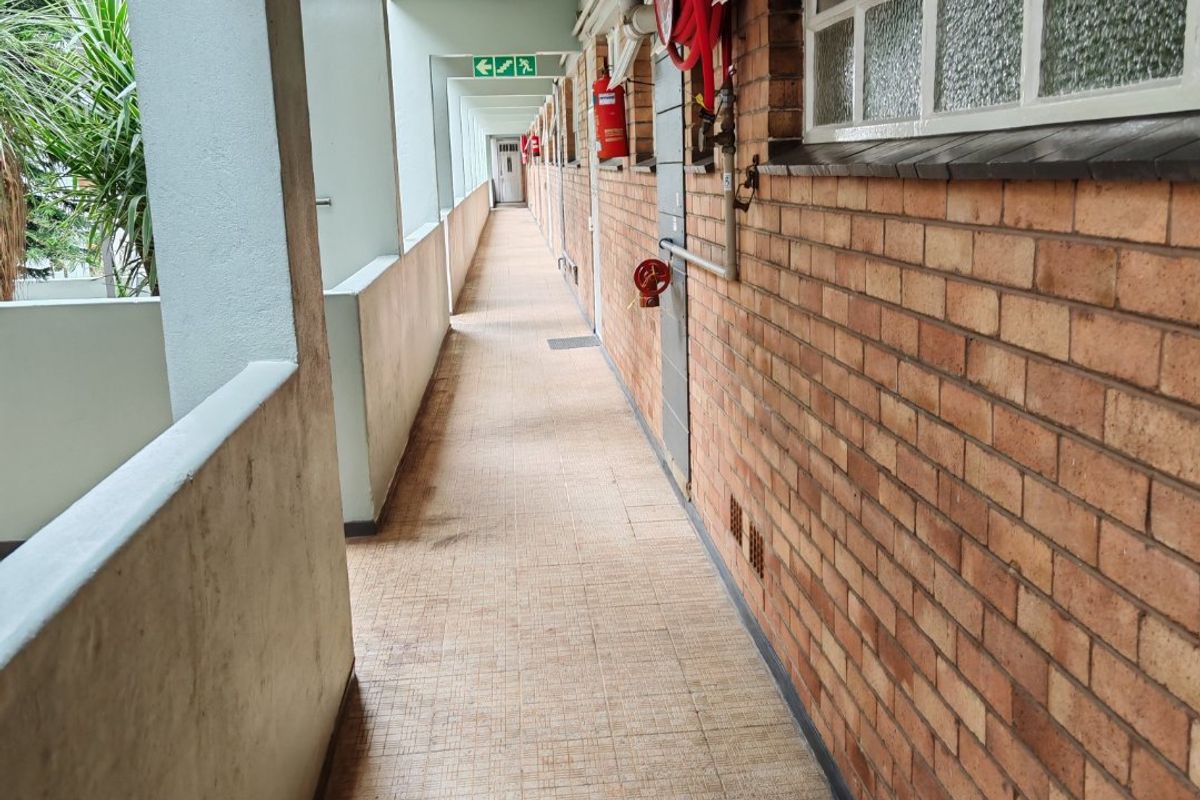 2 Bedroom Apartment in the Heart of Rosebank for Rent. - Photo 5
