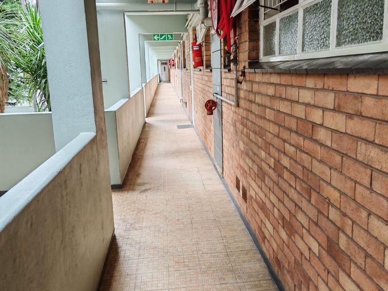 2 Bedroom Apartment in the Heart of Rosebank for Rent. - Photo 5