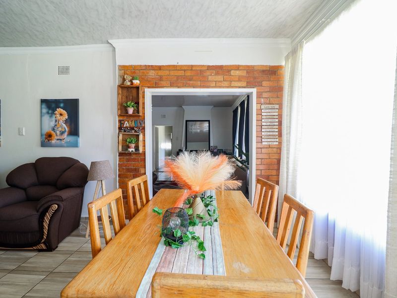 3 Bedroom house with a Flatlet for sale in Stilfontein. - Photo 10