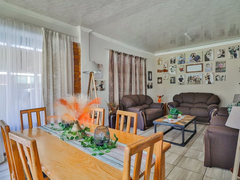 3 Bedroom house with a Flatlet for sale in Stilfontein. - Photo 8