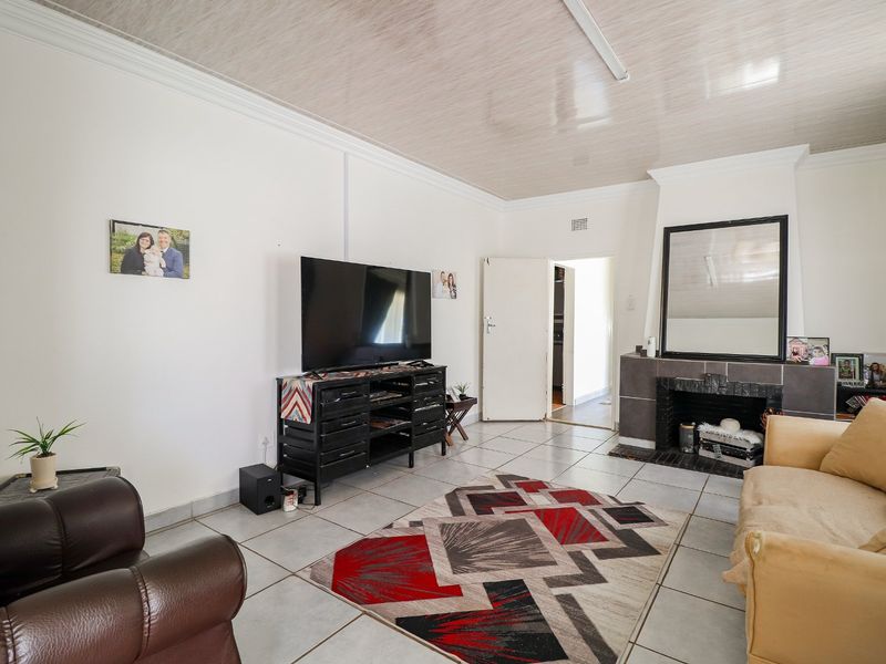 3 Bedroom house with a Flatlet for sale in Stilfontein. - Photo 7