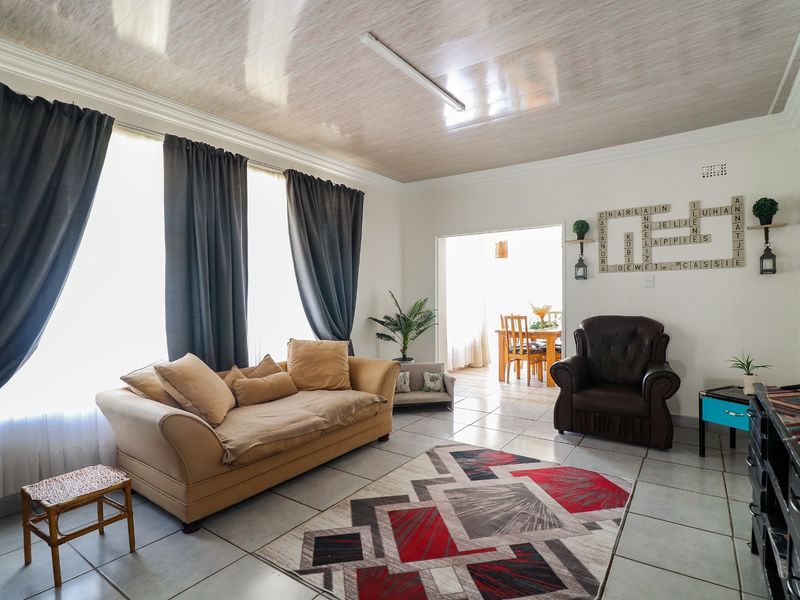 3 Bedroom house with a Flatlet for sale in Stilfontein. - Photo 6