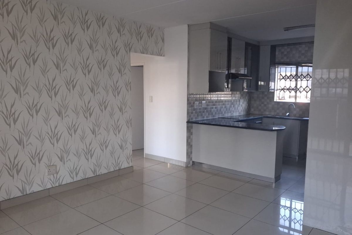 REAL ESTATE SERVICES WELCOME YOU TO JANINE'S NEW THIS SUPER STYLISH APARTMENT  - Photo 2