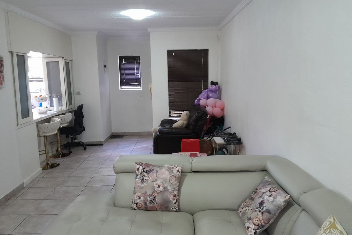 BARGAIN 2 BEDROOM GARDEN UNIT  - Photo 5