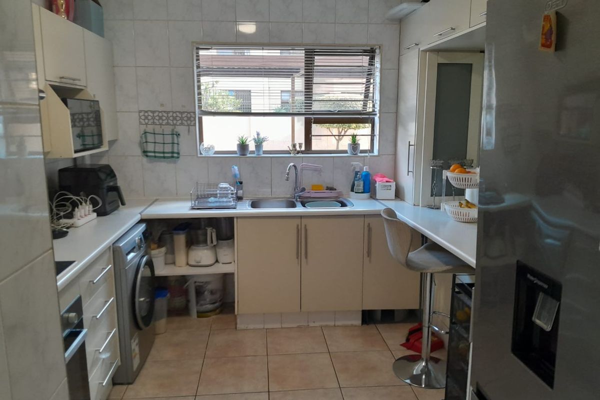 BARGAIN 2 BEDROOM GARDEN UNIT  - Photo 4