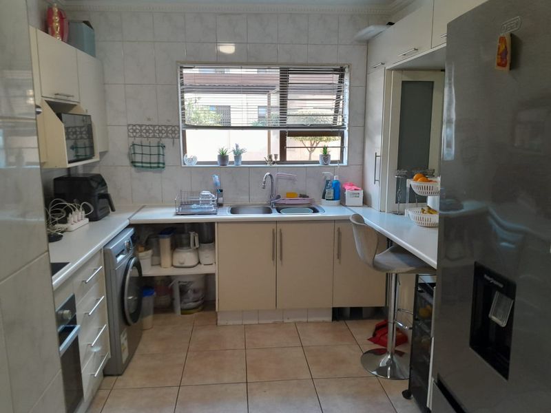 BARGAIN 2 BEDROOM GARDEN UNIT  - Photo 4