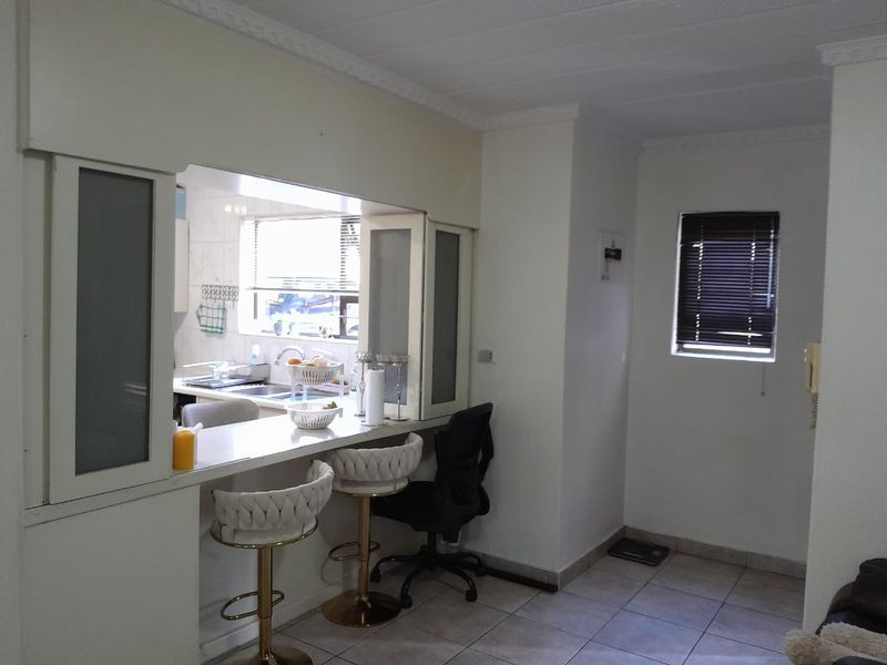 BARGAIN 2 BEDROOM GARDEN UNIT  - Photo 6