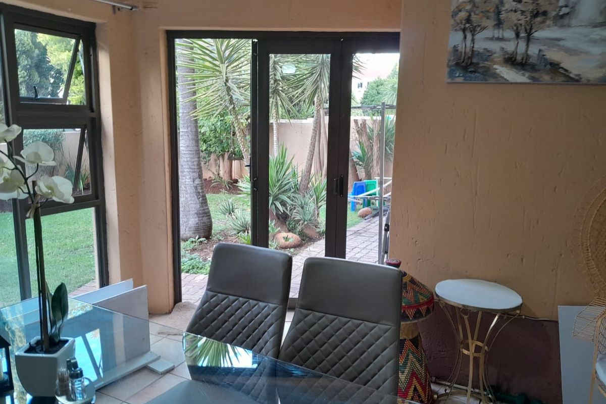 BARGAIN 2 BEDROOM GARDEN UNIT  - Photo 3