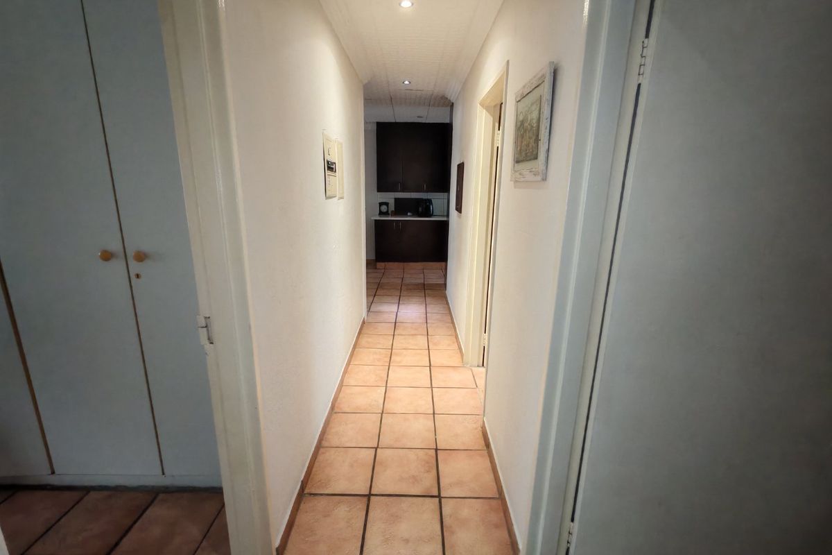 Charming & Secure Garden Townhouse – Move-In Ready! - Photo 5