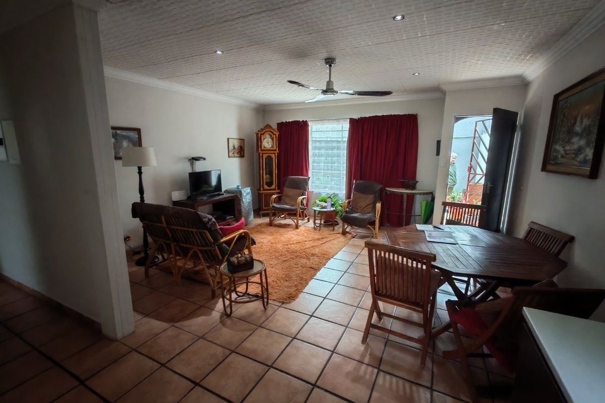 Charming & Secure Garden Townhouse – Move-In Ready! - Photo 4