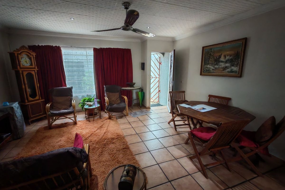 Charming & Secure Garden Townhouse – Move-In Ready! - Photo 2