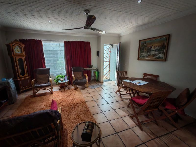 Charming & Secure Garden Townhouse – Move-In Ready! - Photo 2