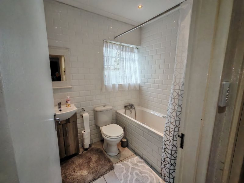 Charming & Secure Garden Townhouse – Move-In Ready! - Photo 10