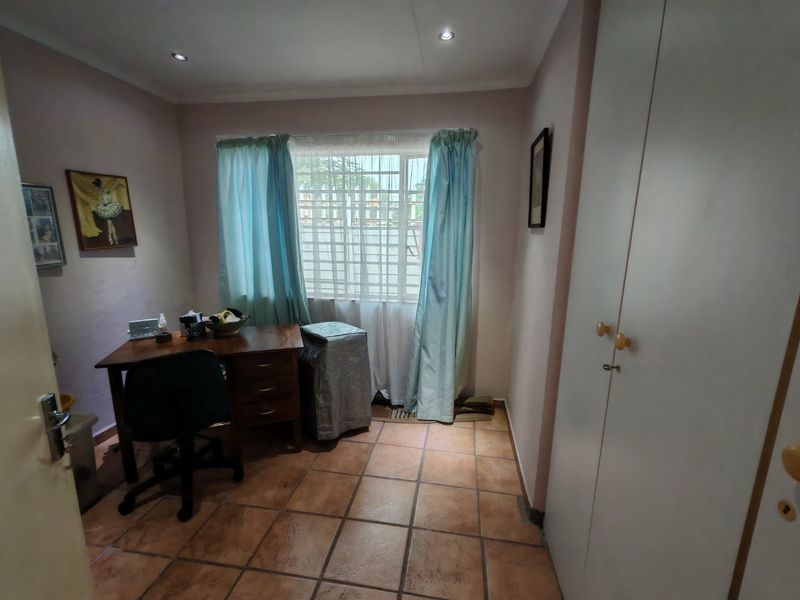 Charming & Secure Garden Townhouse – Move-In Ready! - Photo 8