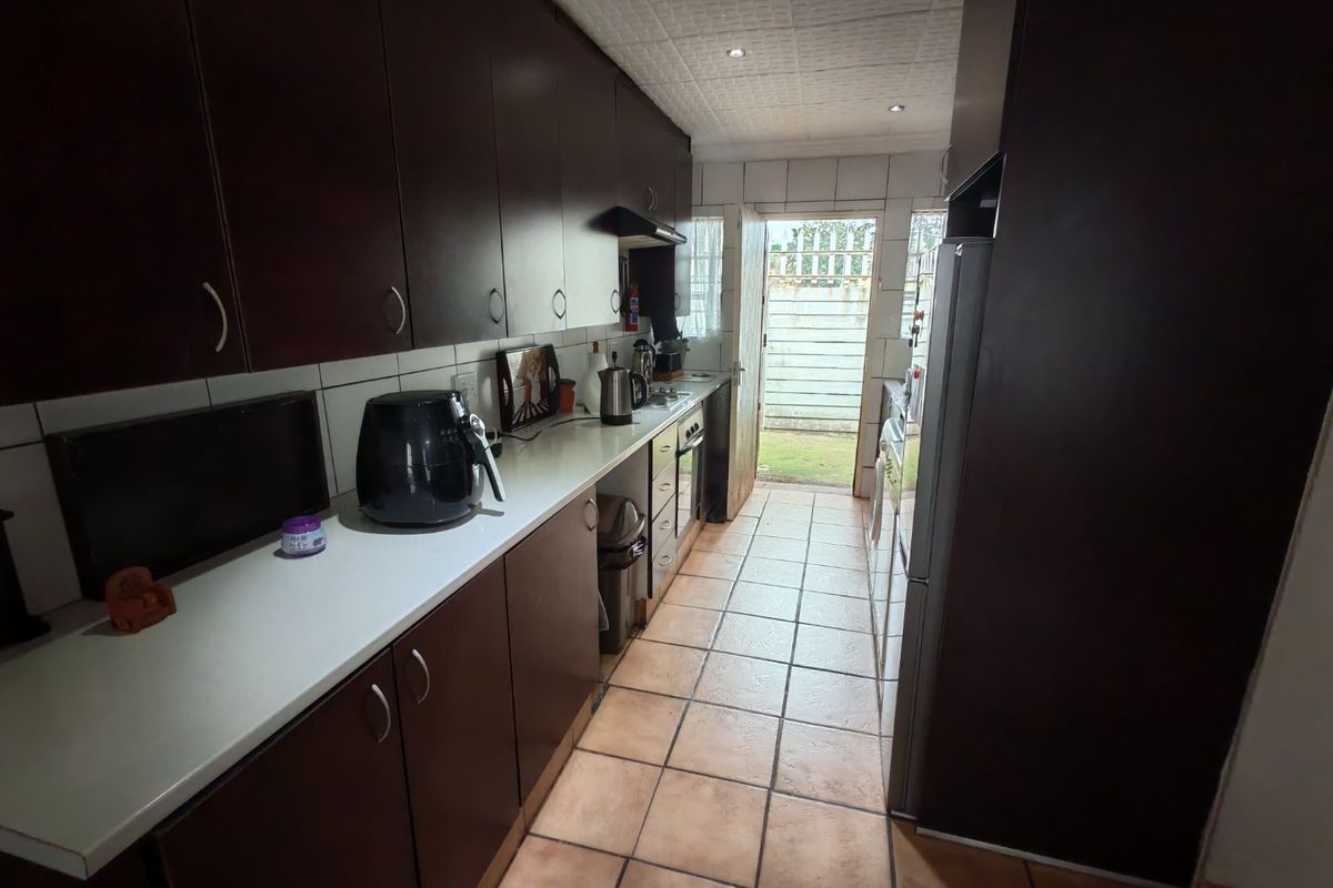 Charming & Secure Garden Townhouse – Move-In Ready! - Photo 3