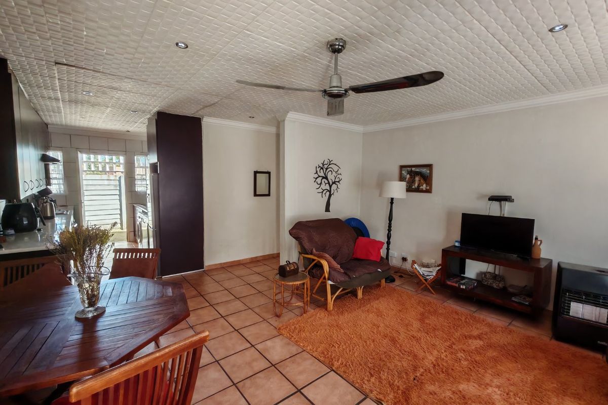 Charming & Secure Garden Townhouse – Move-In Ready! - Photo 2