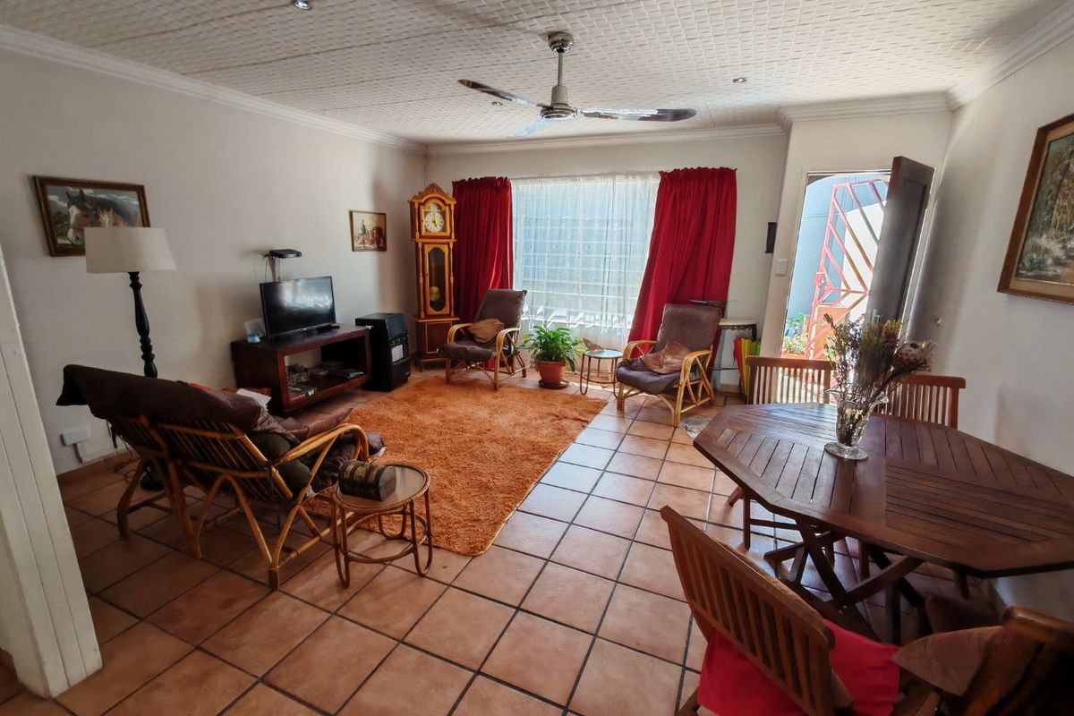 Charming & Secure Garden Townhouse – Move-In Ready! - Photo 3