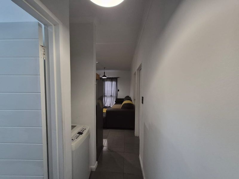 Stunning Ground Floor Apartment in Central Blue – Blue Downs - Photo 3