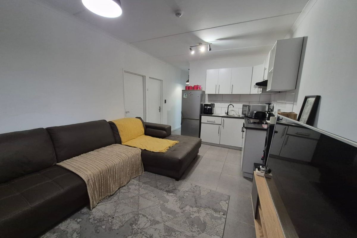 Stunning Ground Floor Apartment in Central Blue – Blue Downs - Photo 5