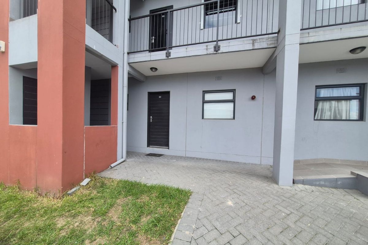 Stunning Ground Floor Apartment in Central Blue – Blue Downs - Photo 2