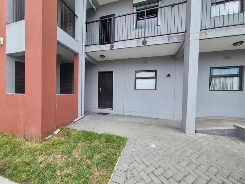 Stunning Ground Floor Apartment in Central Blue – Blue Downs - Photo 2