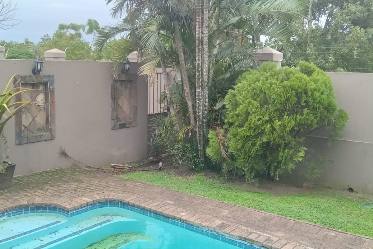 Double Storey 3-Bedroom House in Complex for Sale in Margate - Photo 3