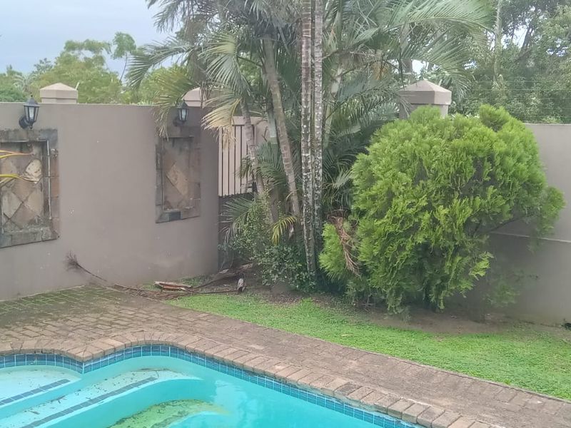 Double Storey 3-Bedroom House in Complex for Sale in Margate - Photo 3