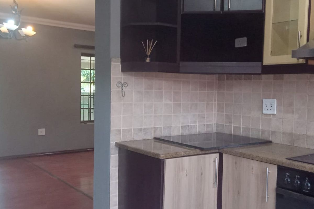 Double Storey 3-Bedroom House in Complex for Sale in Margate - Photo 4