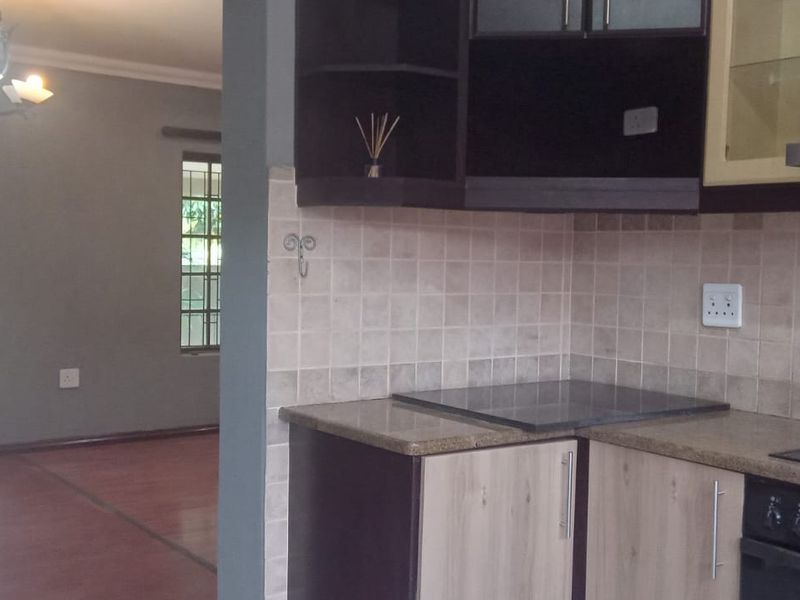 Double Storey 3-Bedroom House in Complex for Sale in Margate - Photo 4