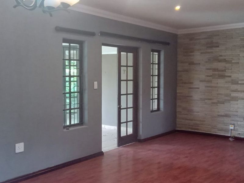 Double Storey 3-Bedroom House in Complex for Sale in Margate - Photo 8
