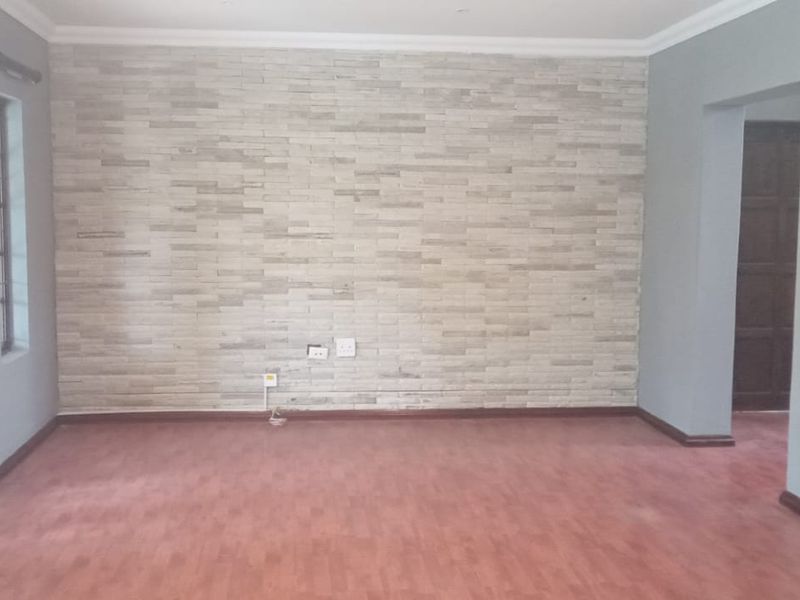 Double Storey 3-Bedroom House in Complex for Sale in Margate - Photo 7