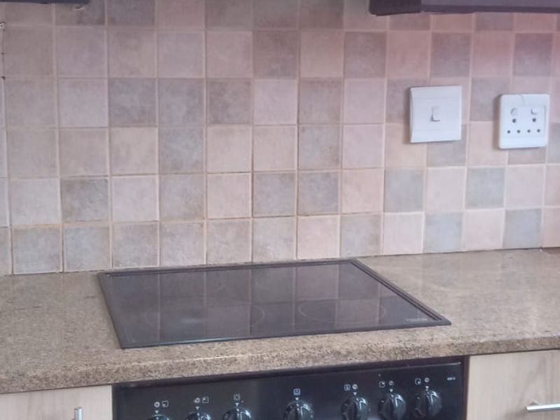 Double Storey 3-Bedroom House in Complex for Sale in Margate - Photo 6