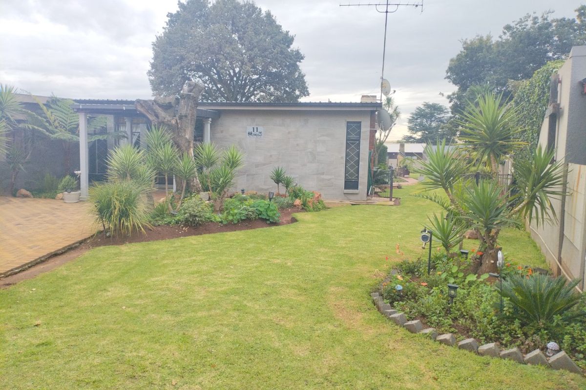 4 Bedroom House for Sale in Strubenvale  - Photo 2